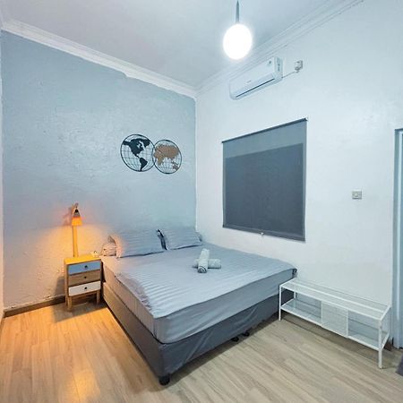 Ostic House Hostel Yogyakarta Exterior photo