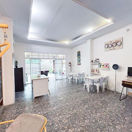 Ostic House Hostel Yogyakarta Exterior photo