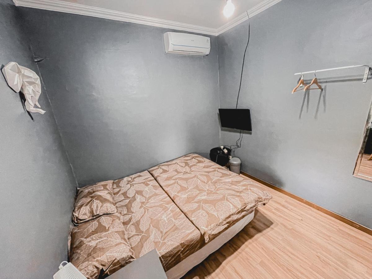 Ostic House Hostel Yogyakarta Exterior photo
