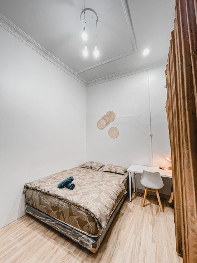 Ostic House Hostel Yogyakarta Exterior photo