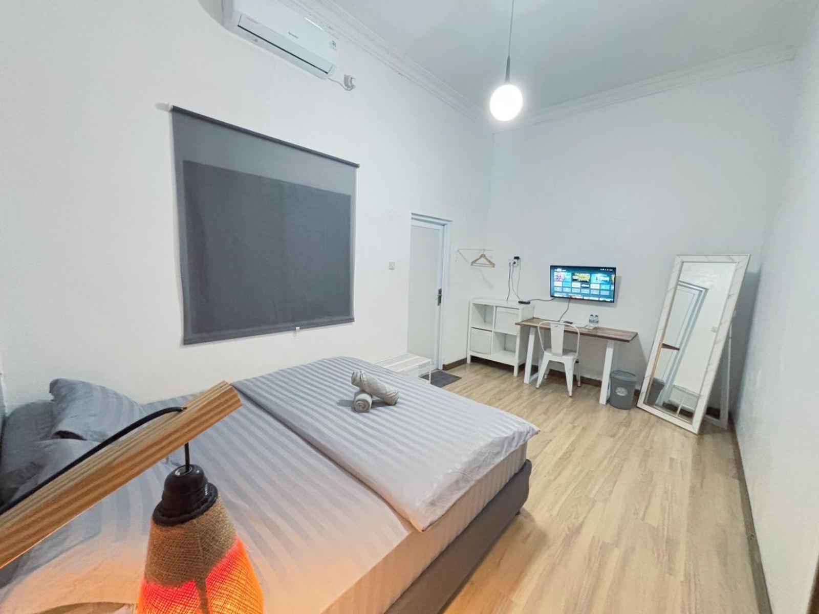 Ostic House Hostel Yogyakarta Exterior photo