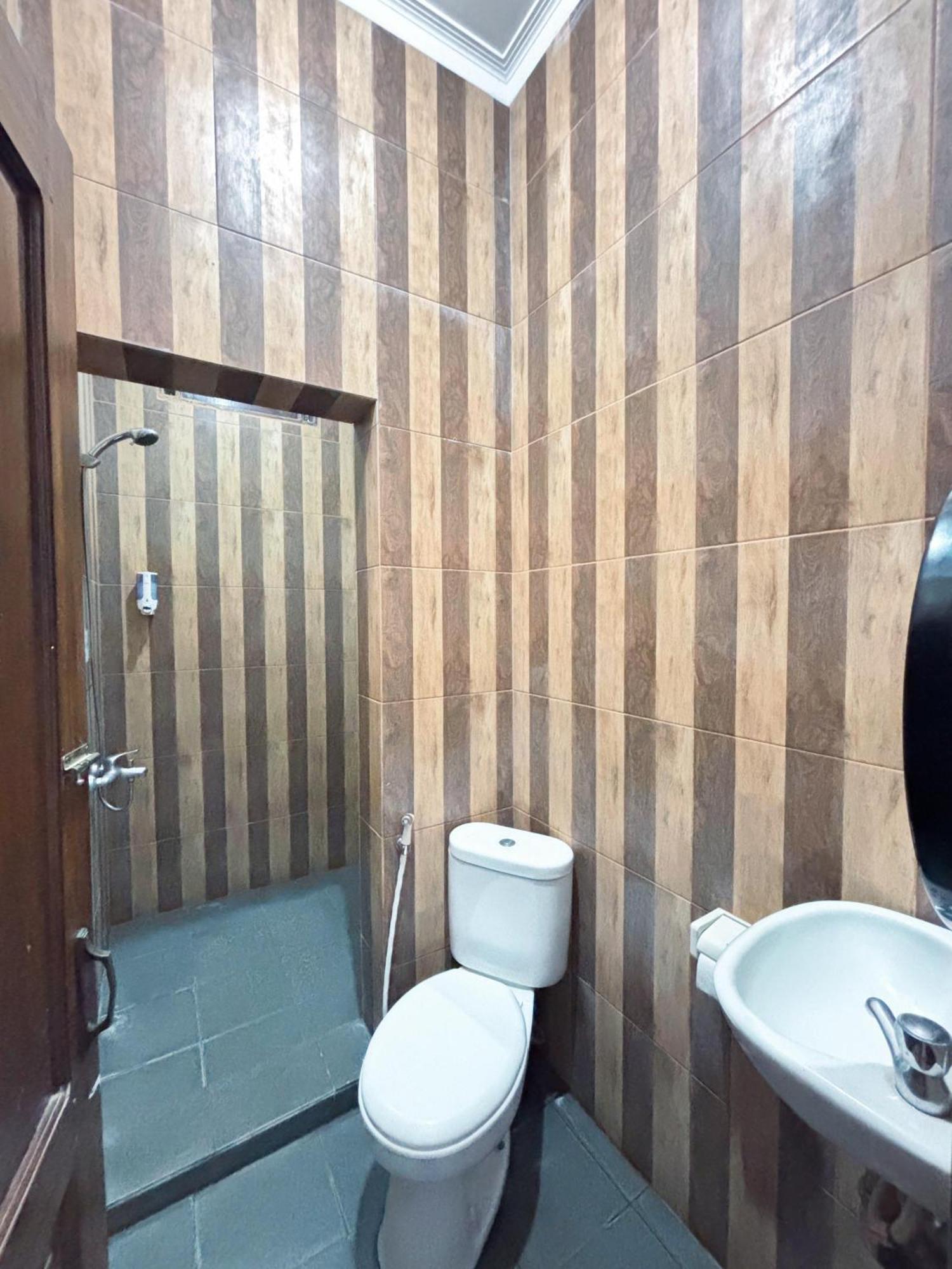 Ostic House Hostel Yogyakarta Exterior photo