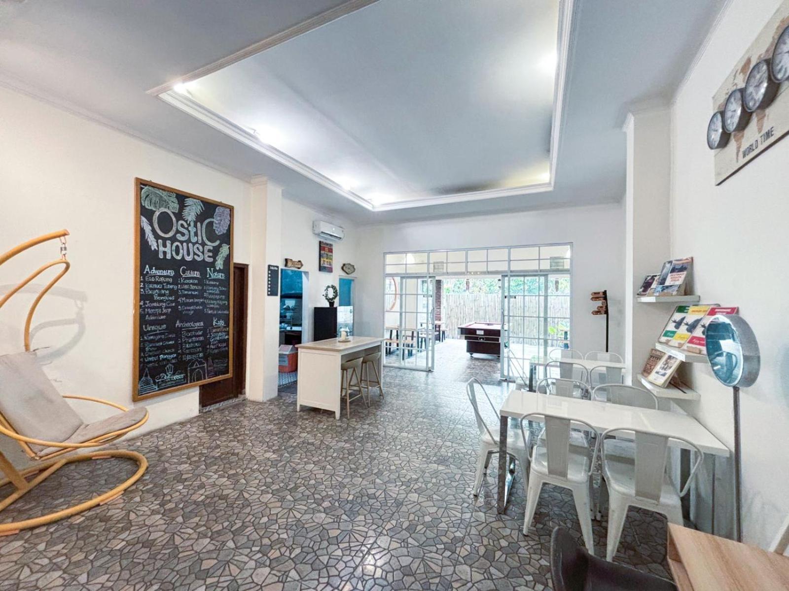 Ostic House Hostel Yogyakarta Exterior photo