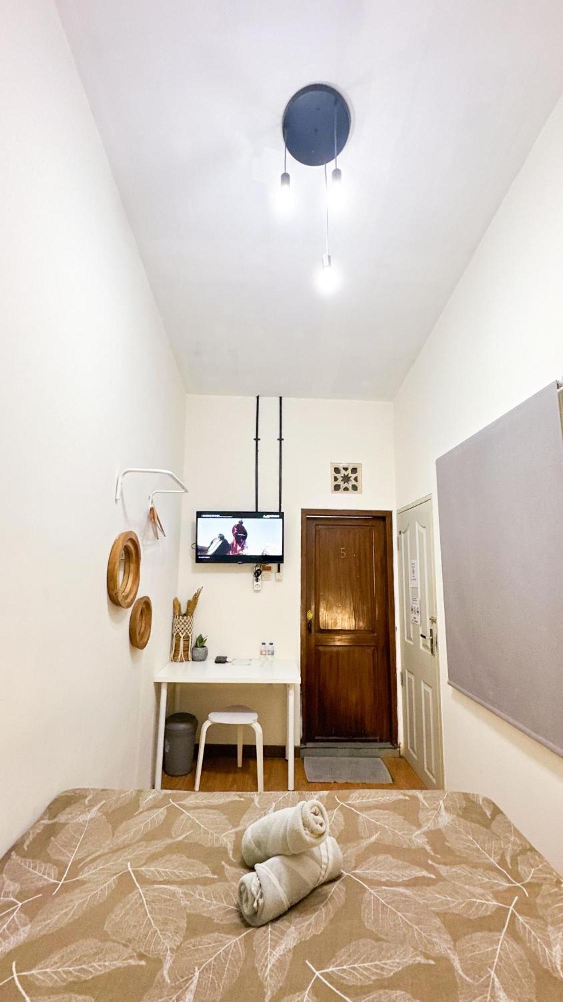 Ostic House Hostel Yogyakarta Exterior photo
