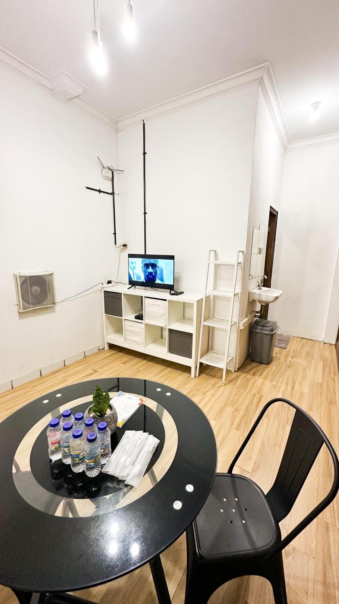 Ostic House Hostel Yogyakarta Exterior photo