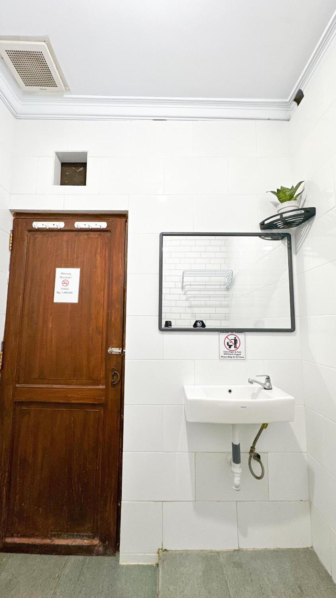 Ostic House Hostel Yogyakarta Exterior photo